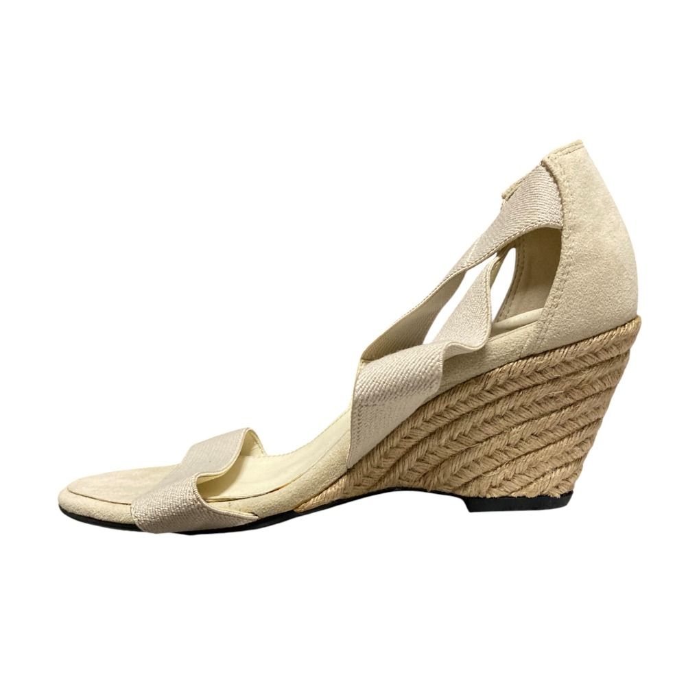 【新品未使用】DIANA ダイアナ　サンダル　ベージュ　23cm 未使用 DIANA ダイアナ サンダル 23cm ベージュ レディース 古着 中古