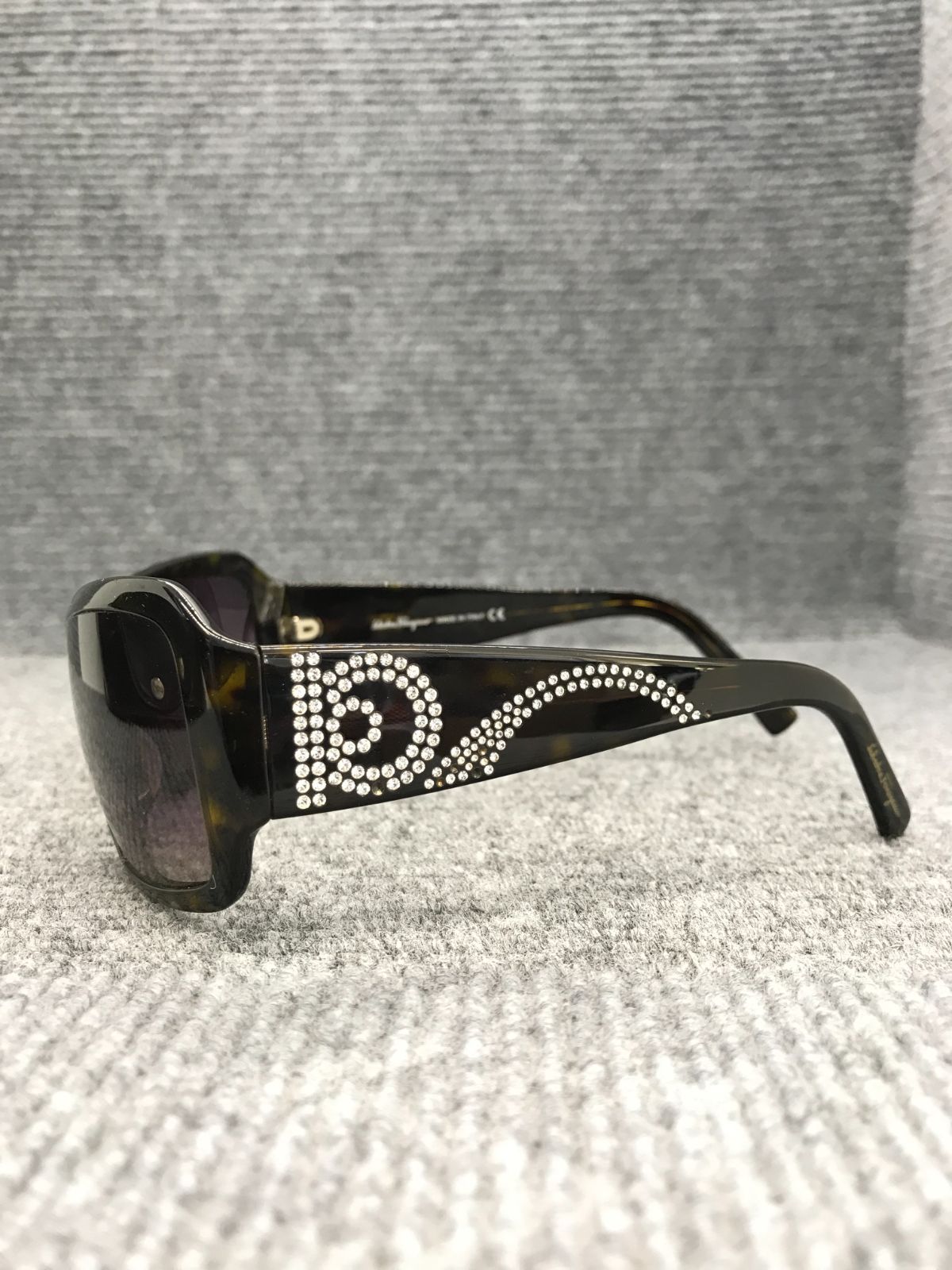 Salvatore Ferragamo フェラガモ サングラス 2106-B 102/13 4796