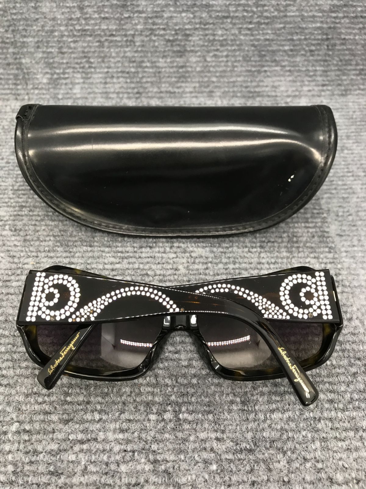 Salvatore Ferragamo フェラガモ サングラス 2106-B 102/13 4796