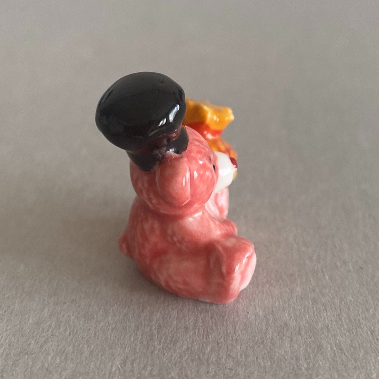 ピンクのテディベアとガレット・デ・ロワのフェーブ／フランス雑貨