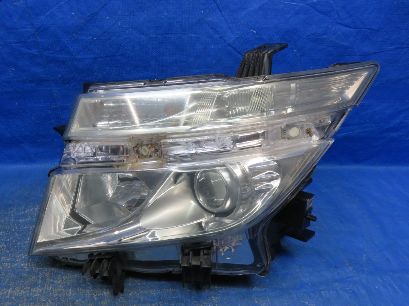 LA8672* 点灯OK 日産 エルグランド E52/前期 ヘッドライト/HID ヘッド