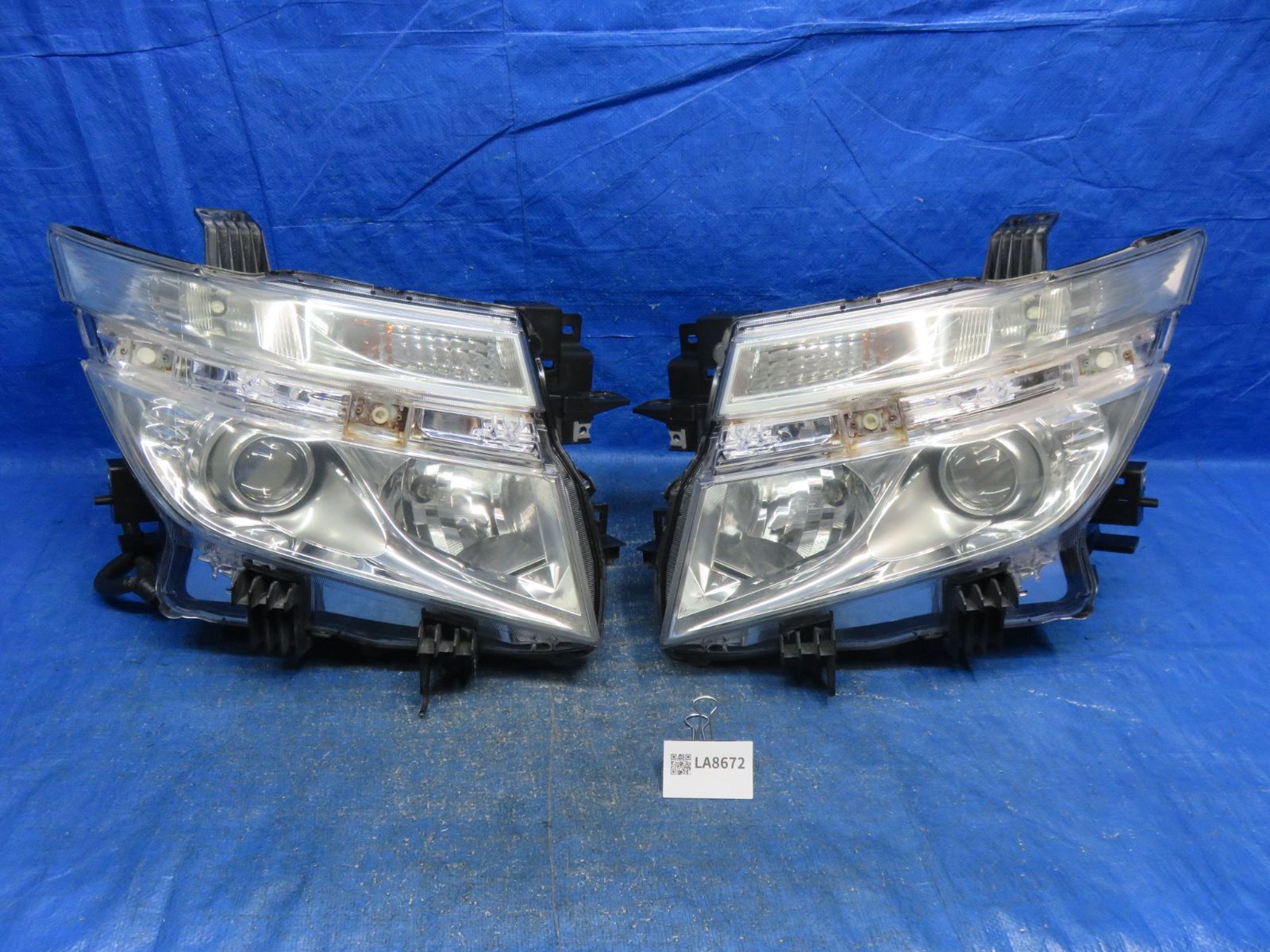 日産 エルグランド E52前期 左右セット ヘッドライト 100-23009 LA8672* 点灯OK 日産 エルグランド E52/前期 ヘッドライト/HID ヘッド