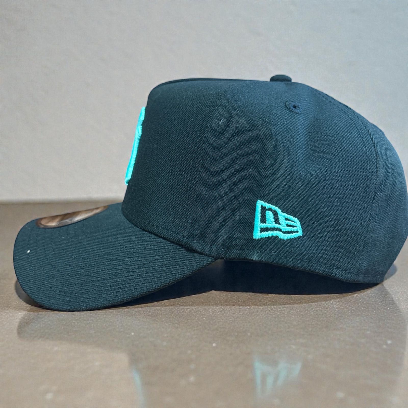 希少・海外限定】1点New Era 9FORTY ブラック/ティファニーブルー