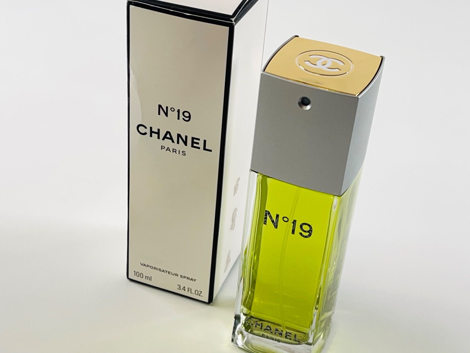 ☆残量ほぼ満タン 未使用品？ CHANEL シャネル N°19 ナンバー19