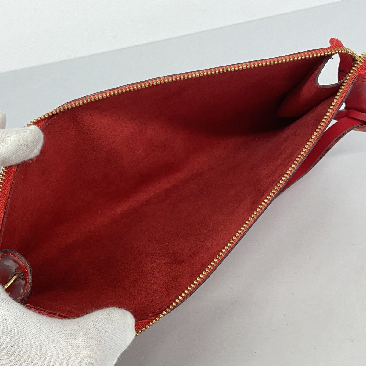 6ae6056-k】ルイヴィトン ポーチ エピ ポシェットアクセソワール