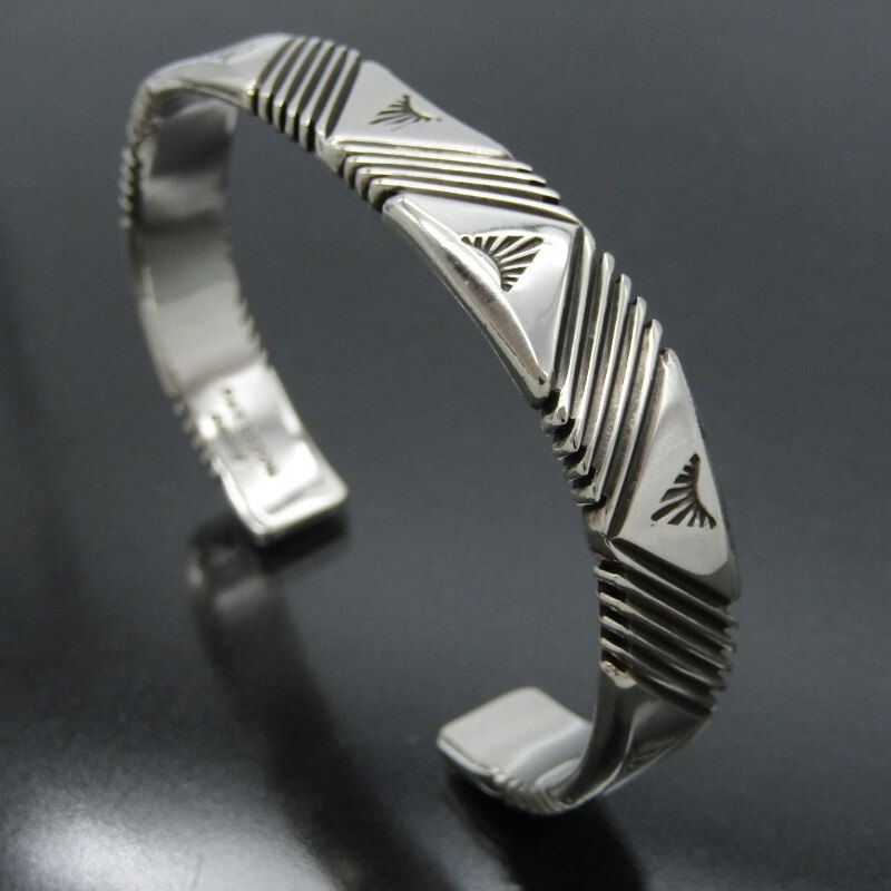 美品 Patricia Bedonie ナバホ族 バングル スタンプワーク 10mm