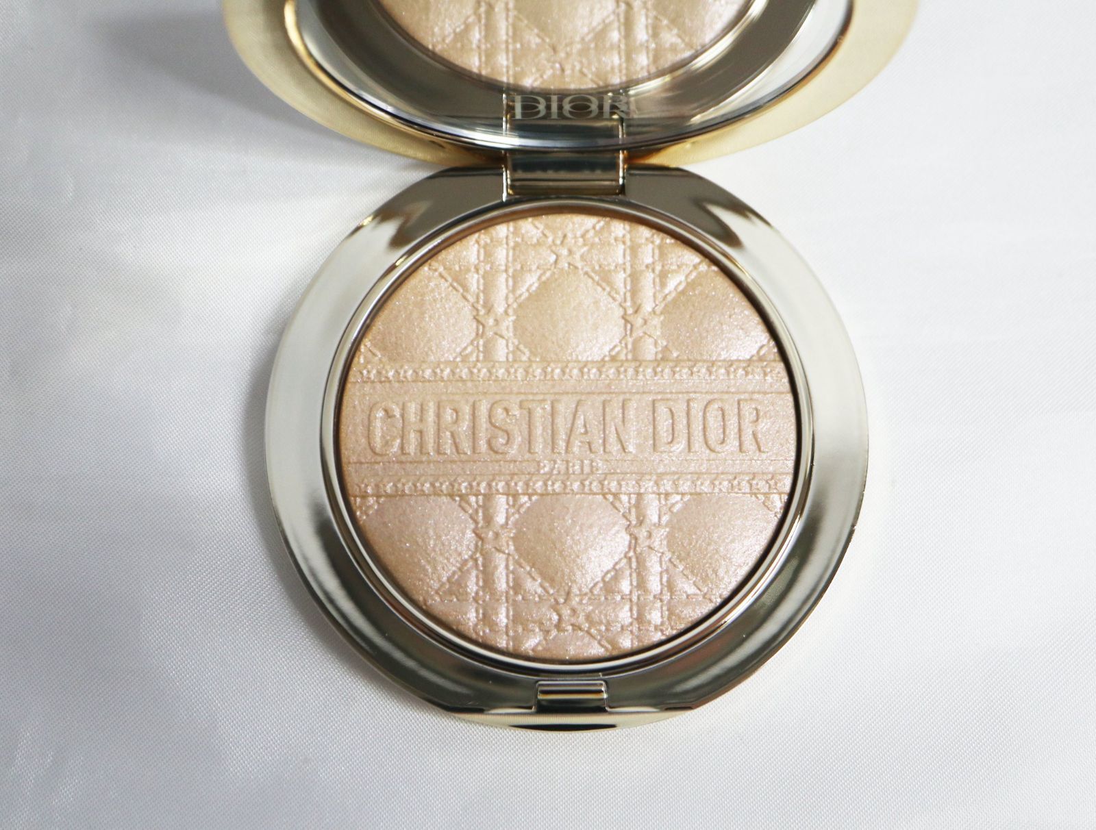 未使用】ディオールスキン フォーエヴァー グロウ ルミナイザー 001