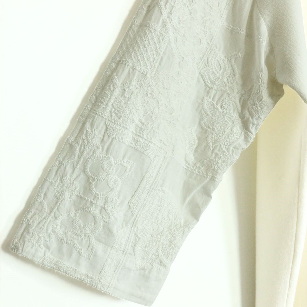 BEARDSLEY ビアズリー☆袖の刺繍デザインが可愛い♪ ニットトップス