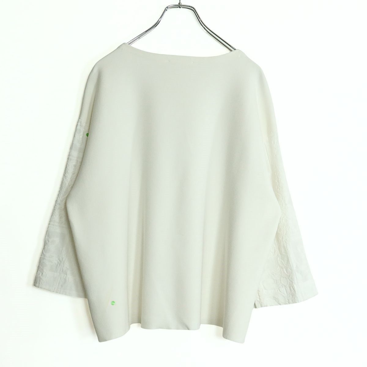 BEARDSLEY ビアズリー☆袖の刺繍デザインが可愛い♪ ニットトップス