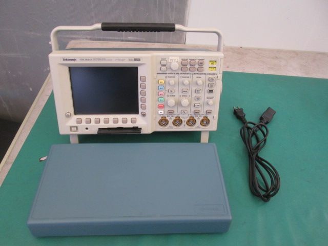 Tektronix TBS3014B 4CHデジタルオシロスコープ(0201BI)7AT-1S
