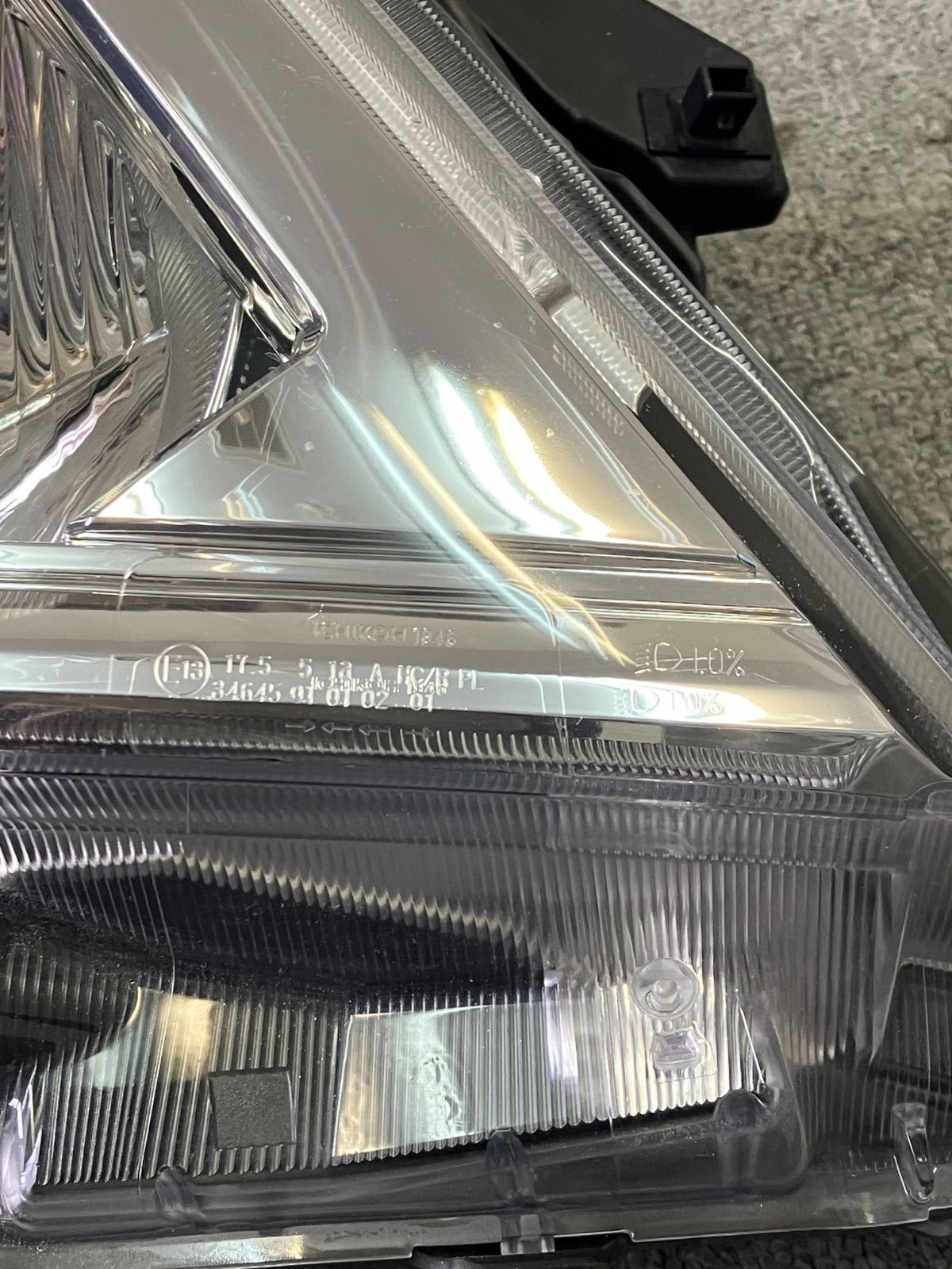 NV350 日産 キャラバン E26 後期型 ヘッドライト 右 運転席側 ハロゲン