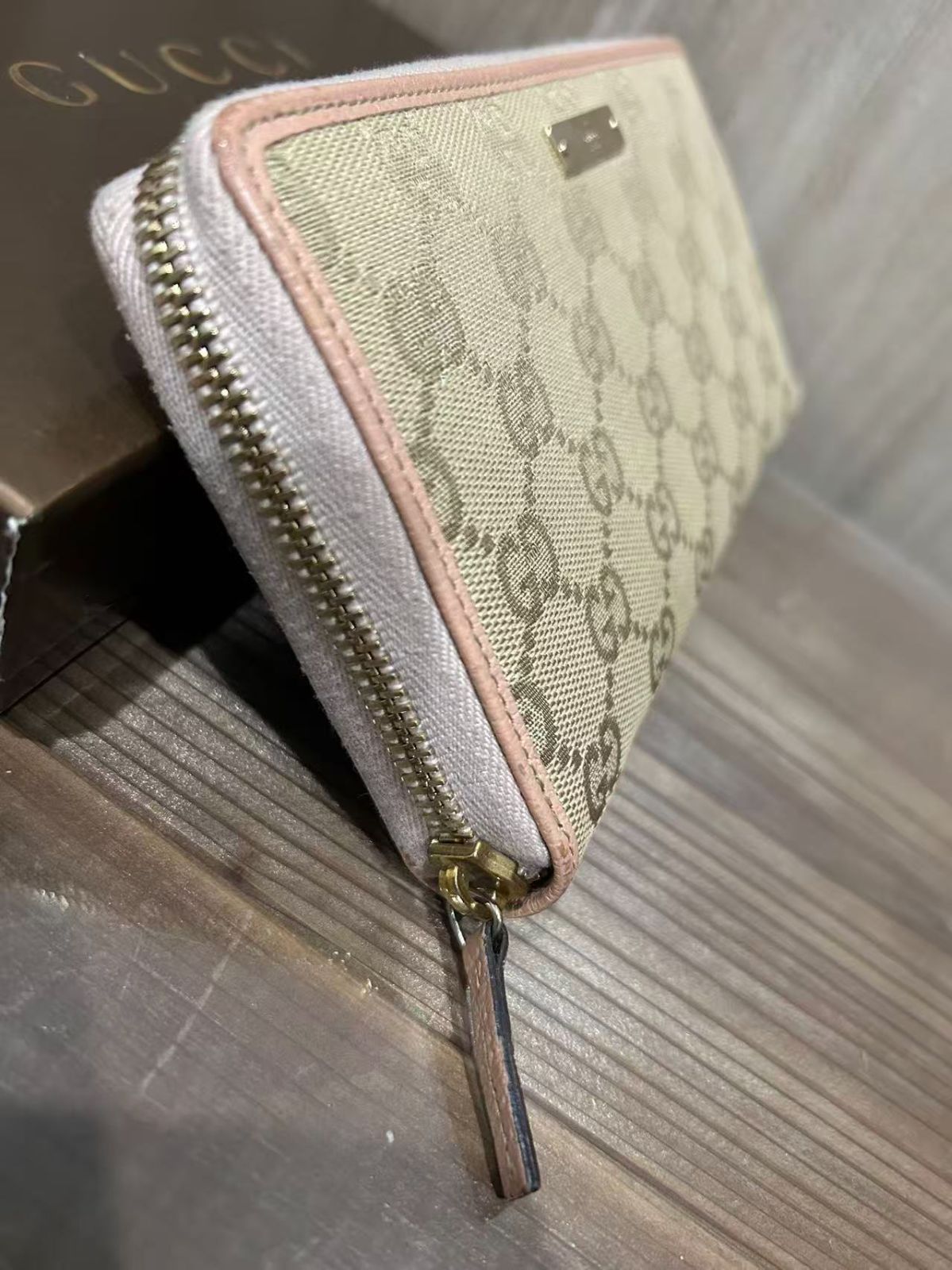 GUCCI GGパターン 長財布 ベージュ 中古美品正規品 GUCCI GGパターン 長財布 ベージュ/ピンク - メルカリ