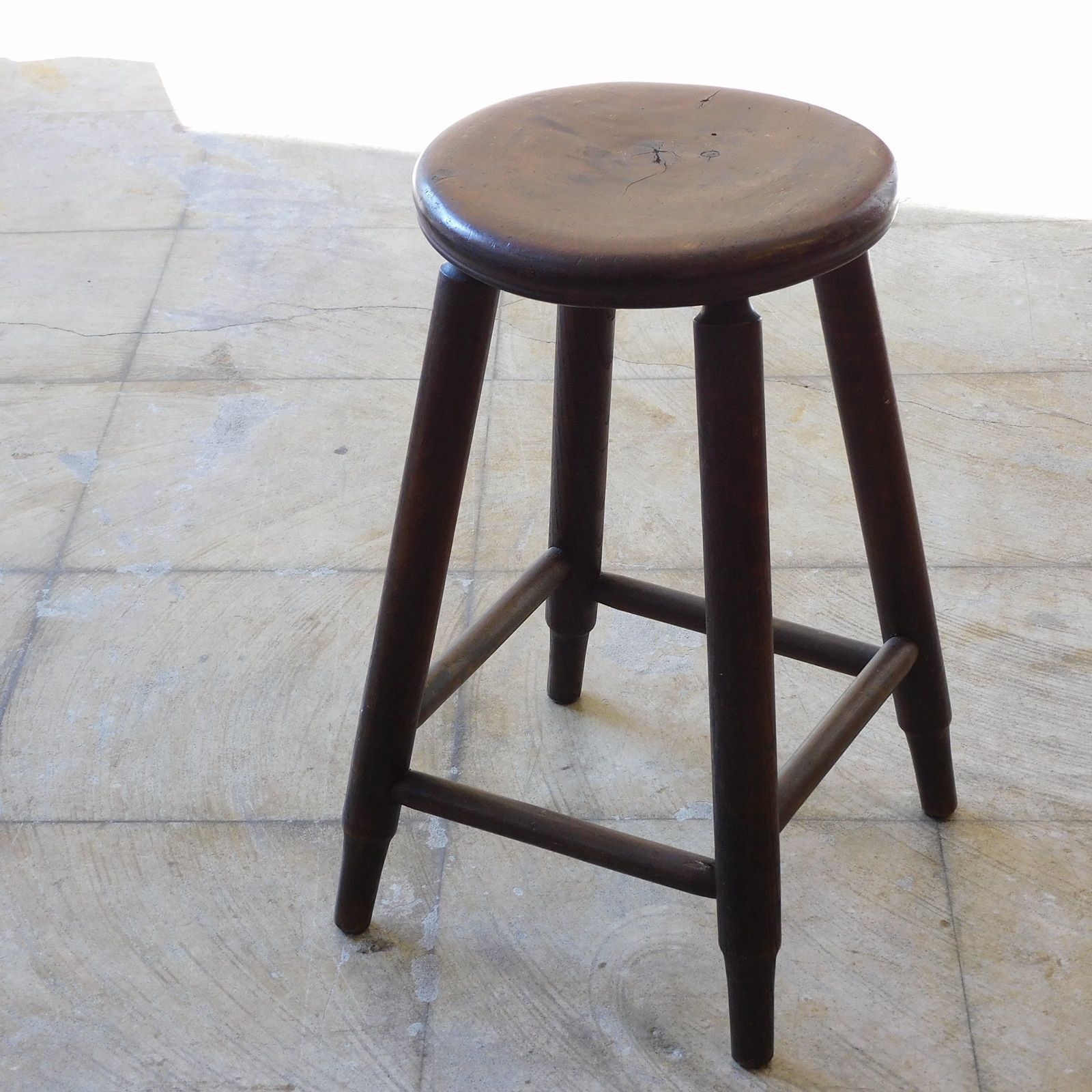 ふるい木味 一枚板座面 造りのいい丸椅子・スツール HK-a-05855 / 木製