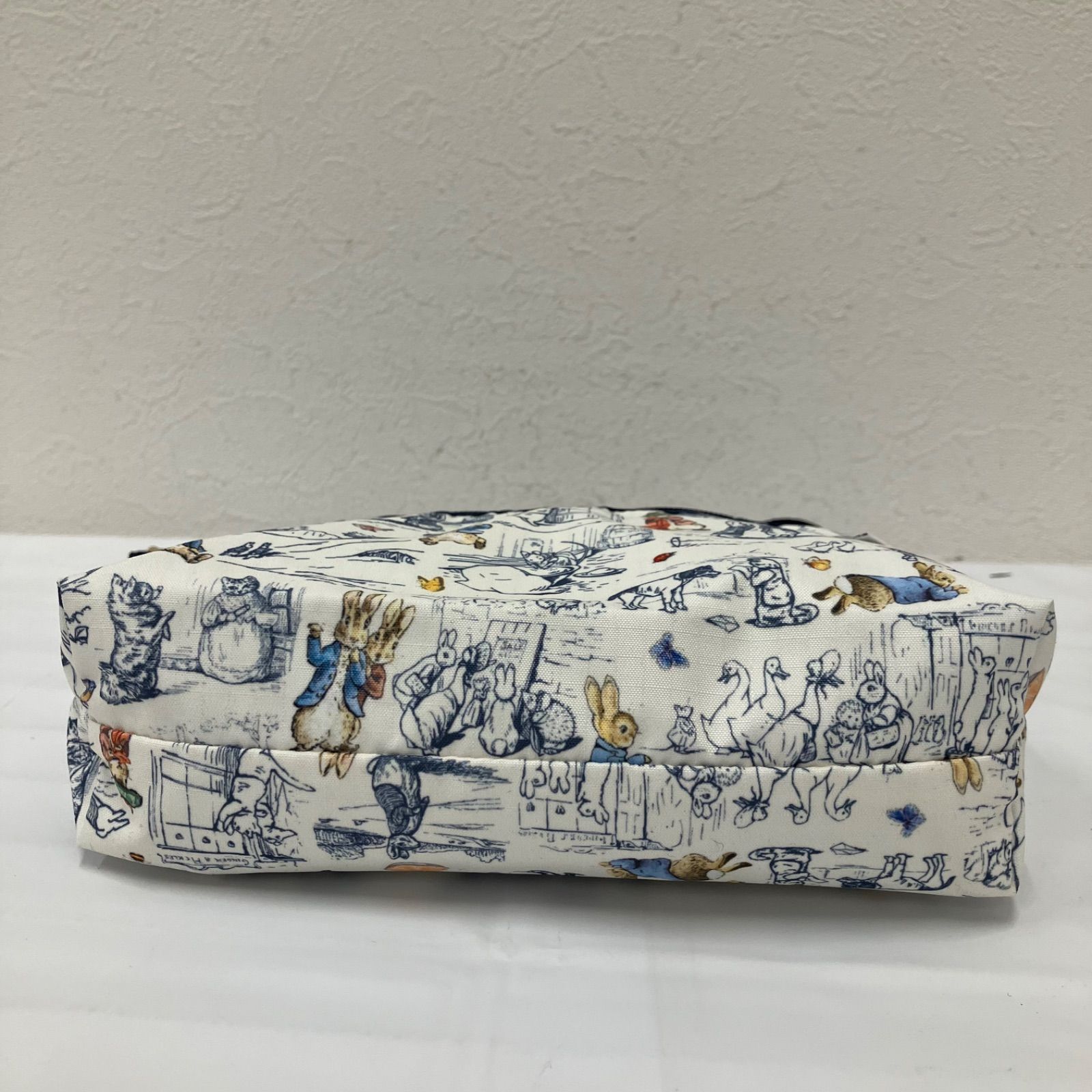 レスポートサック ピーターラビット ショルダーバッグ ブルー レスポートサック ピーターラビット Deluxe Everyday Bag HOLIDAY F