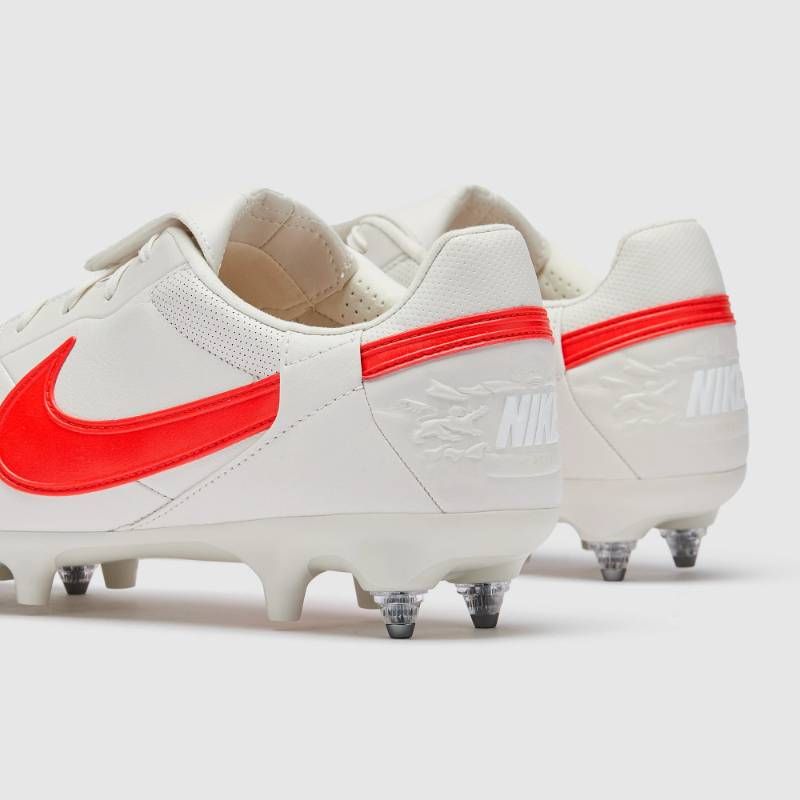 送料無料・匿名配送】Nike ナイキ サッカースパイク The Premier III