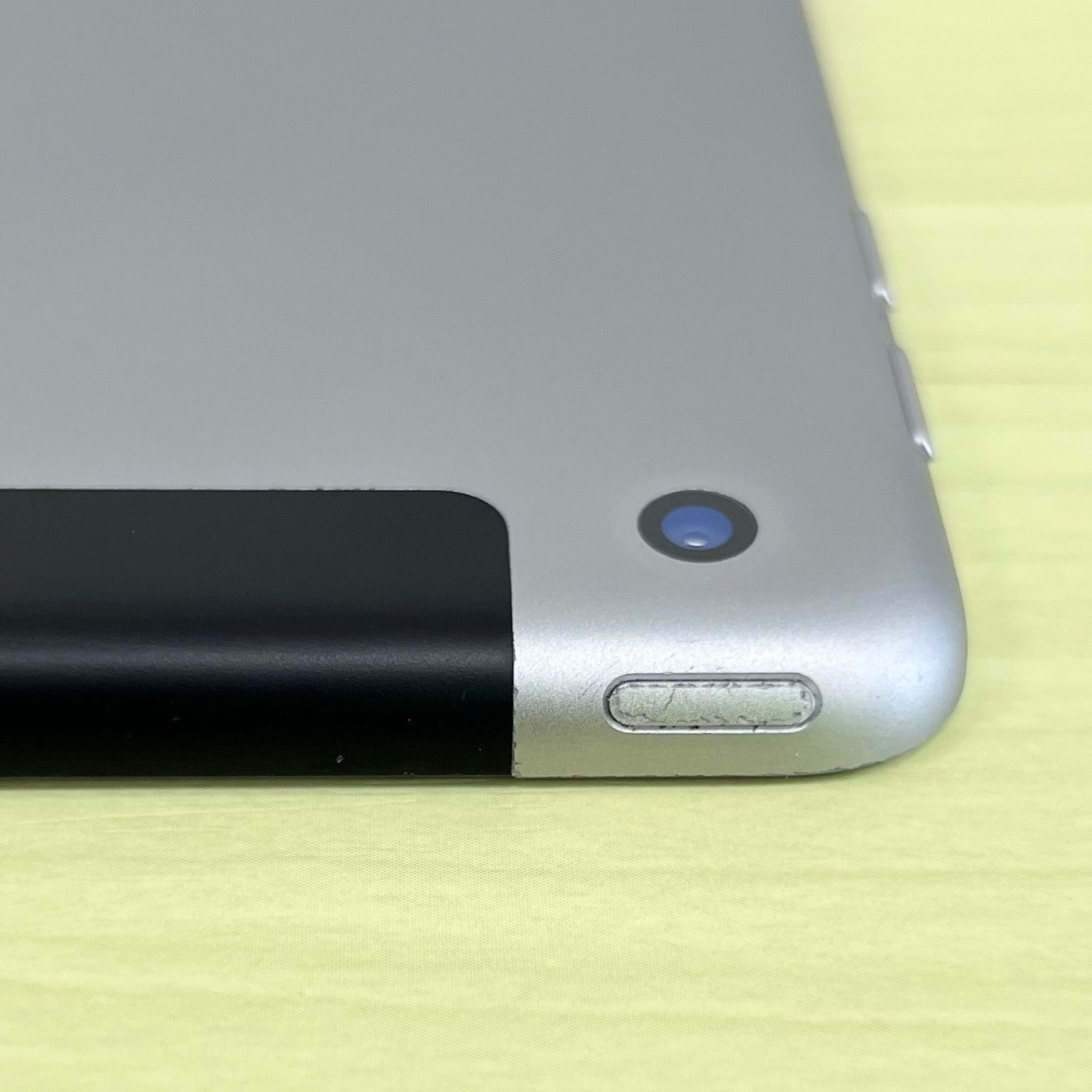 iPad 第6世代 32GB スペースグレイ WiFi +Cellullarモデル21713 - メルカリ