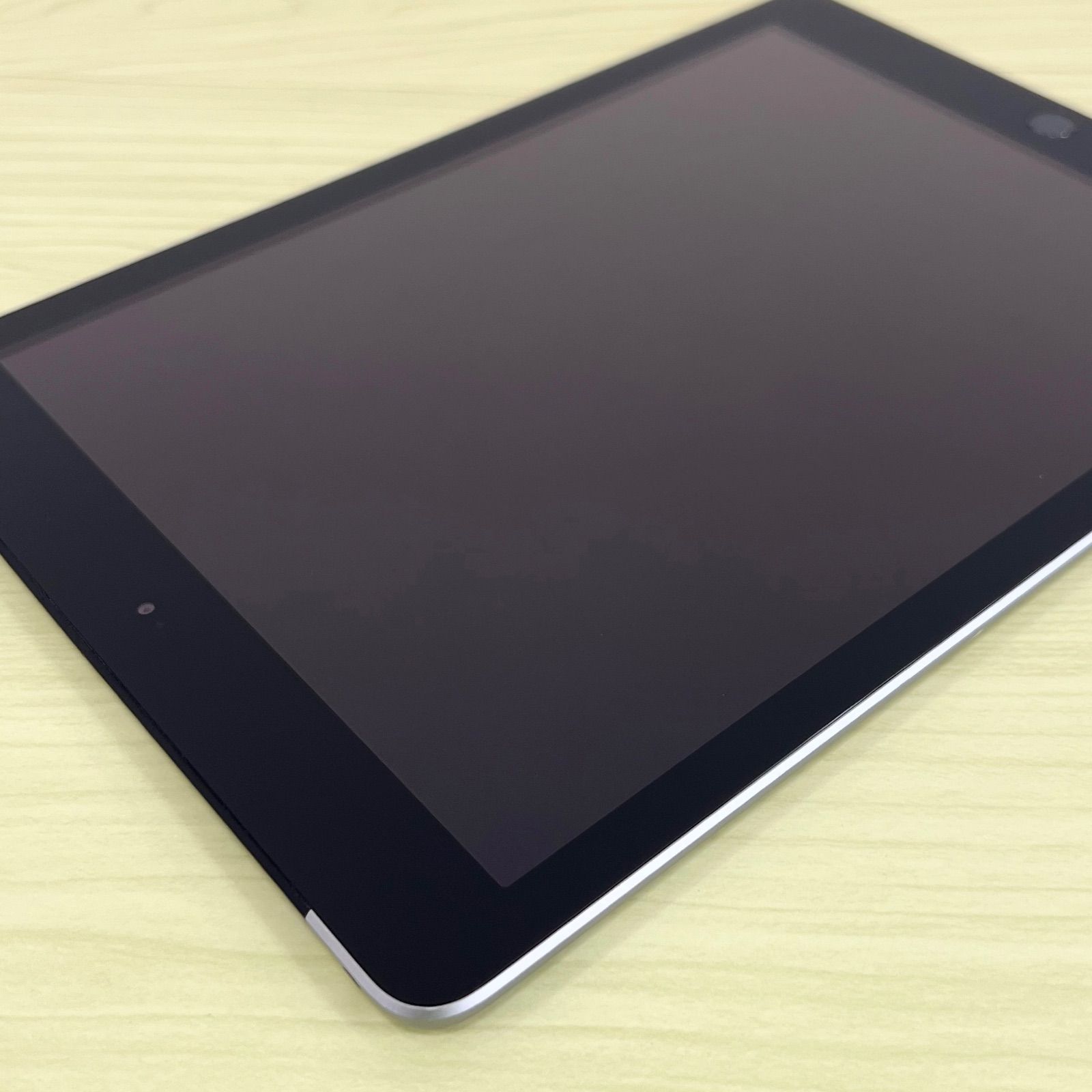 iPad 第6世代 32GB スペースグレイ WiFi +Cellullarモデル21713 - メルカリ
