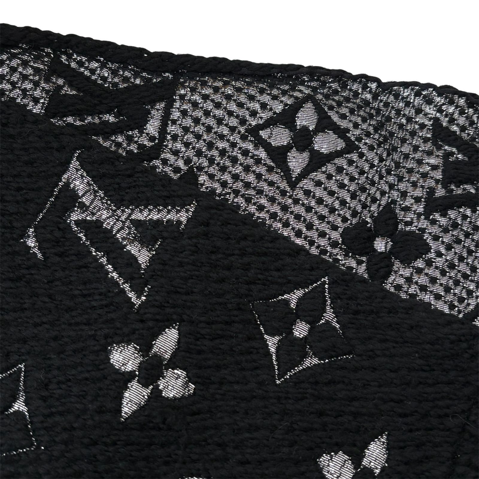 ルイヴィトン LOUIS VUITTON】 エシャルプ ロゴマニア シャイン