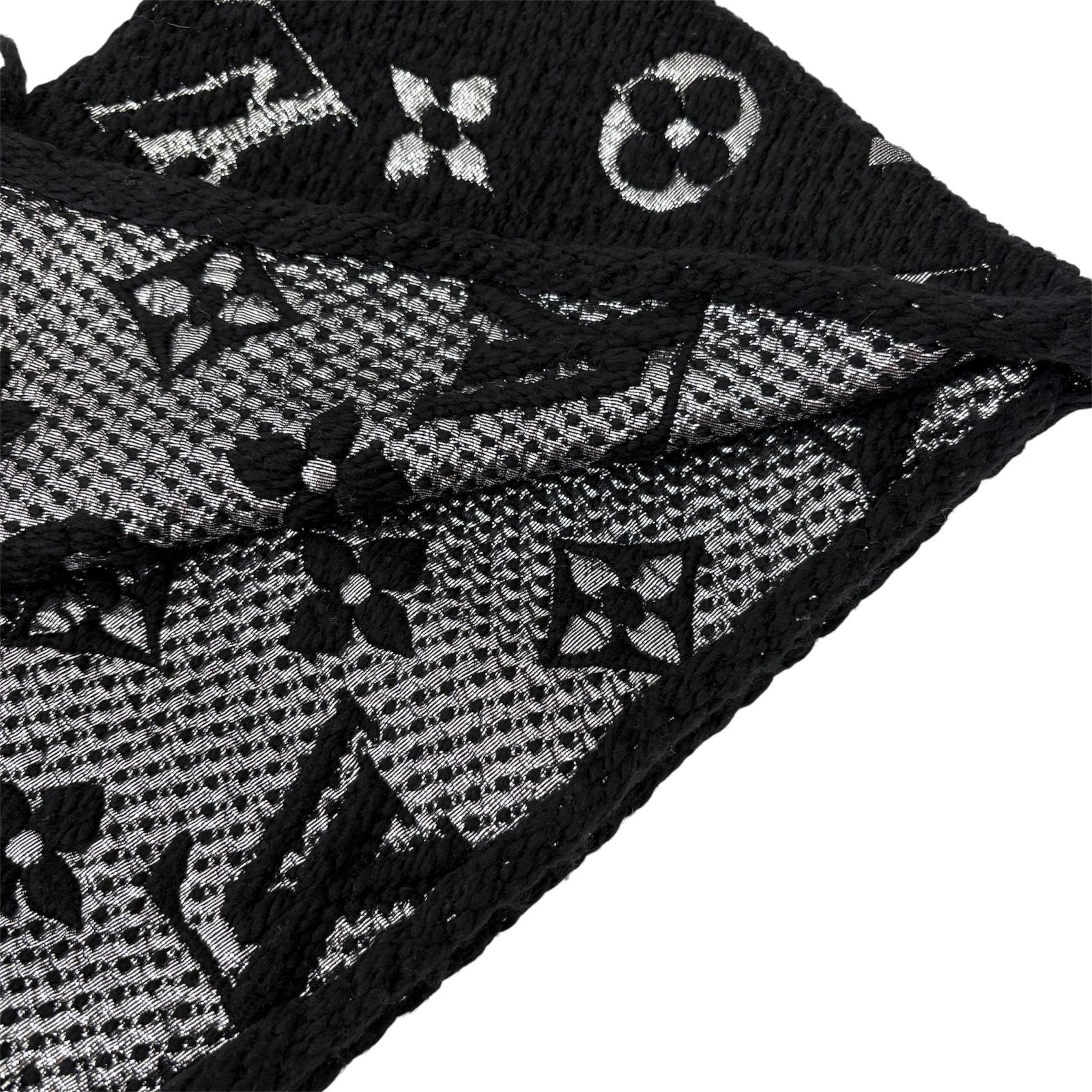 ルイヴィトン LOUIS VUITTON】 エシャルプ ロゴマニア シャイン