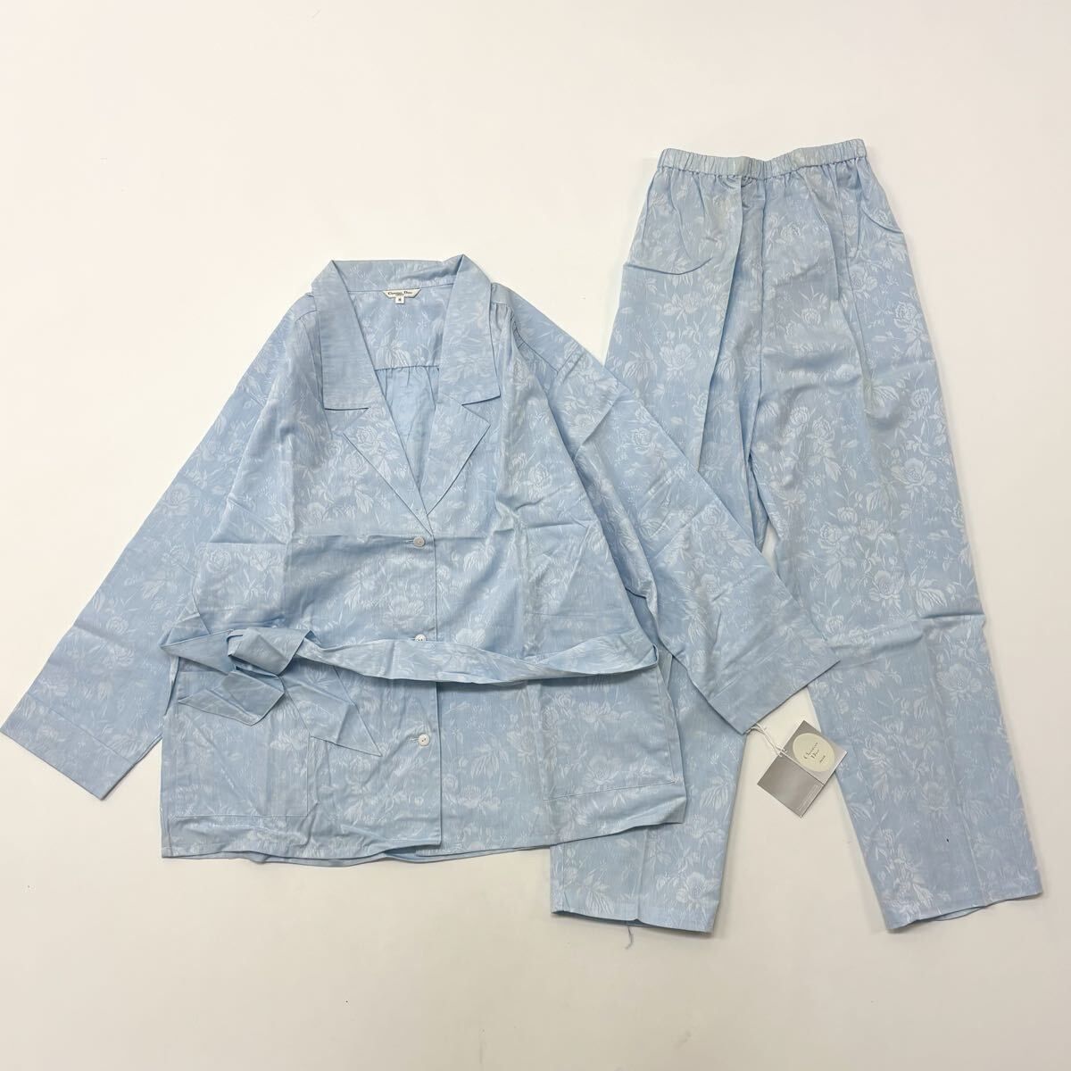 Christian Dior ホワイトパジャマ Mサイズ 2026年最新】パジャマ