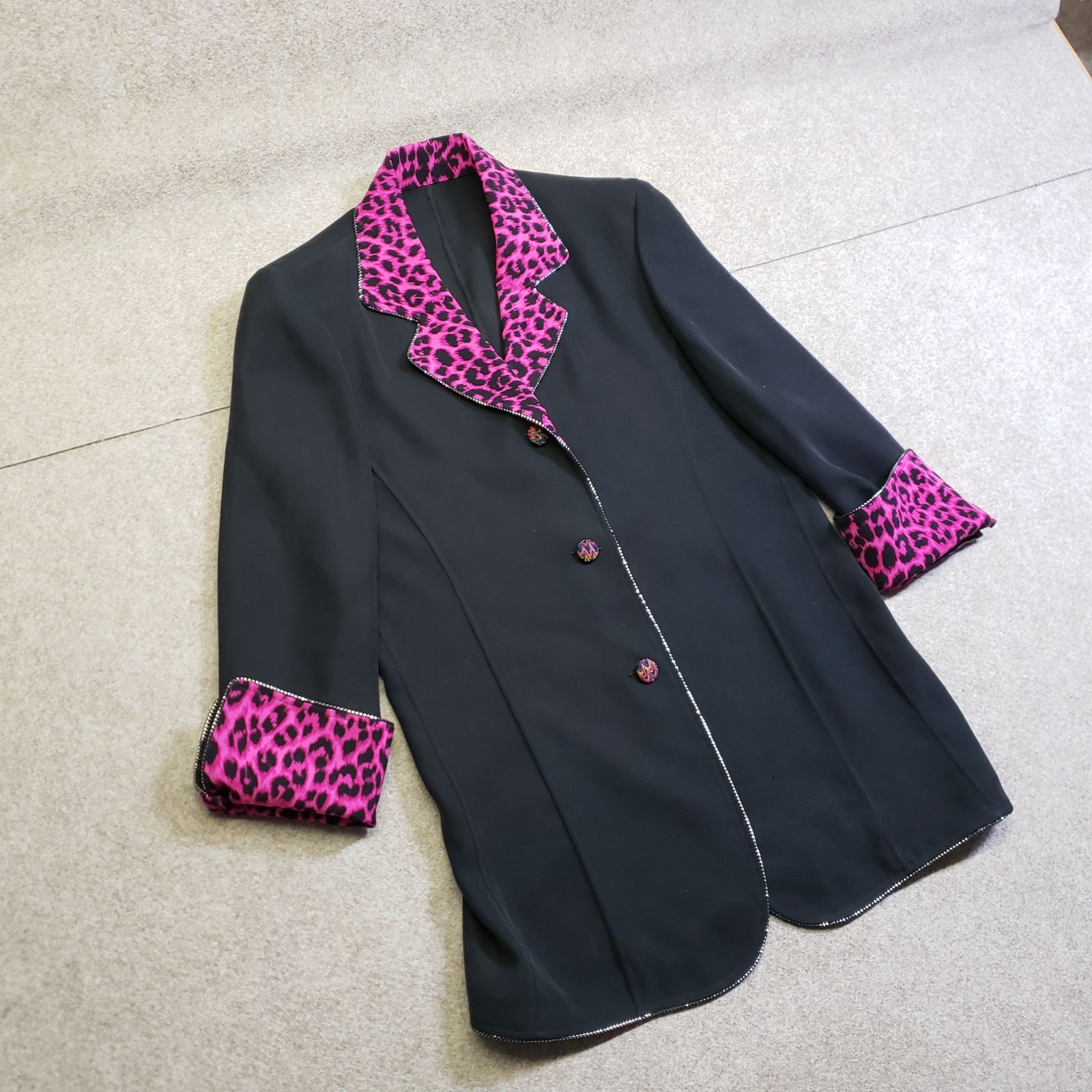 伊太利屋 テーラードジャケット ヒョウ柄切替デザイン ブラック系