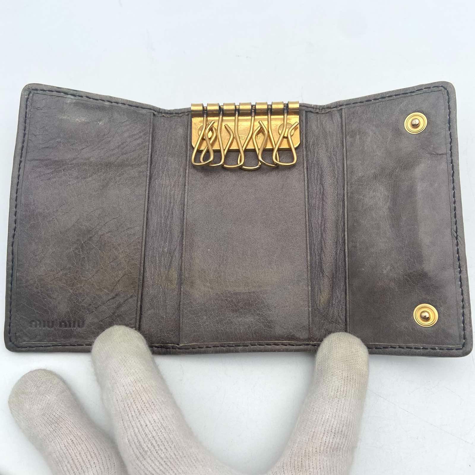 MIUMIU ミュウミュウ キーケース マテラッセ グレー系 - メルカリ
