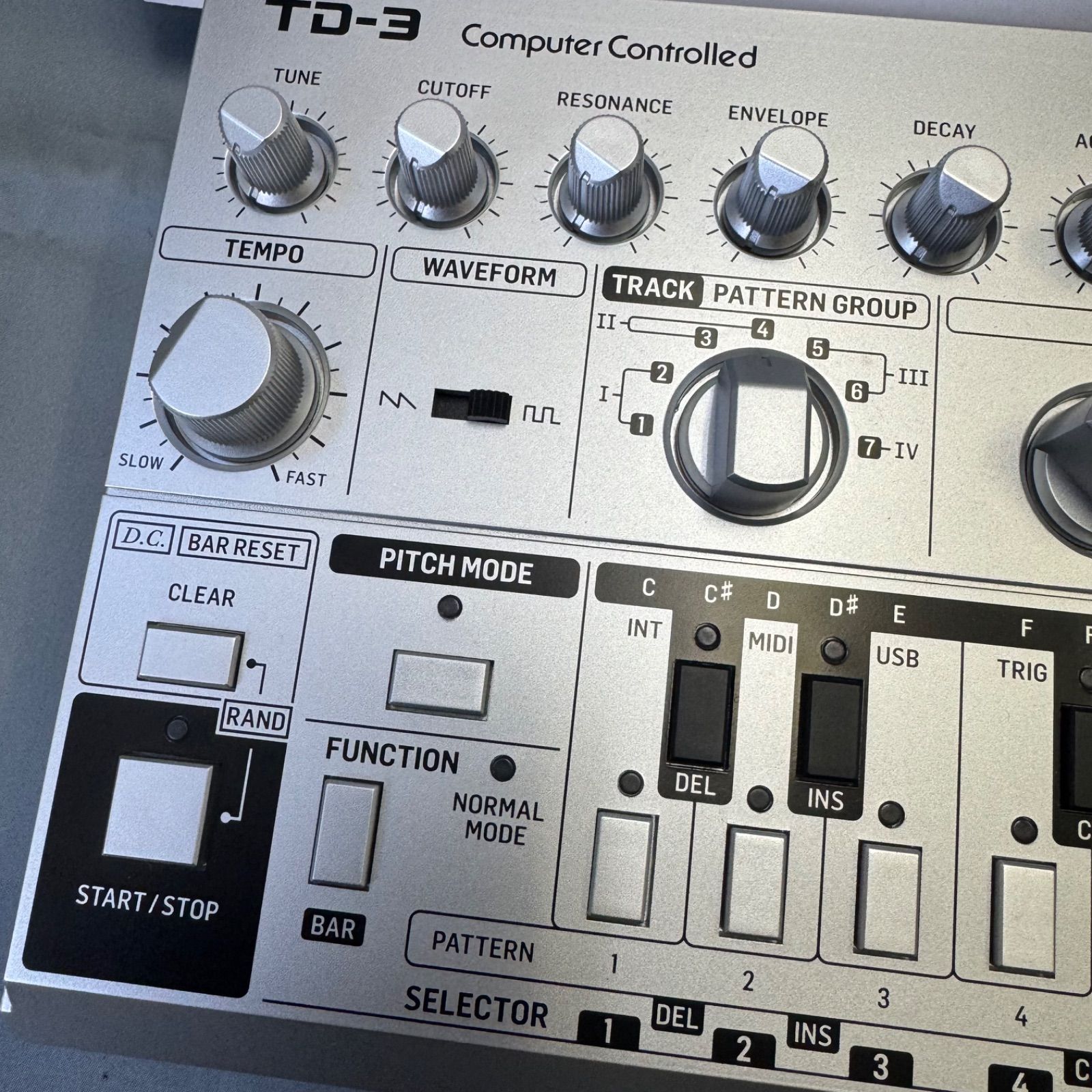 Behringer / TD-3-SR ベリンガー アナログシンセサイザー - メルカリ