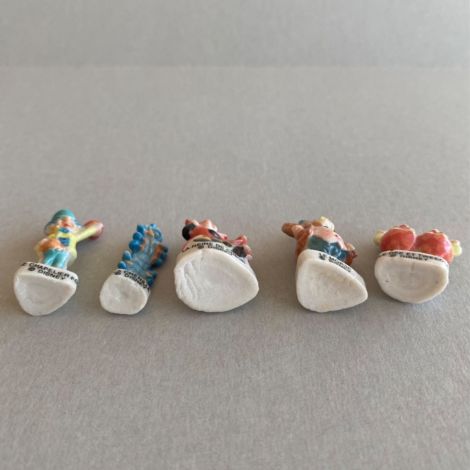  不思議の国のアリスのフェーブ 10点セット フランス雑貨 陶器ミニチュア ブロカント ヴィンテージ 蚤の市 幸運の小さな陶器 アロマディフューザー 置物 インテリア小物