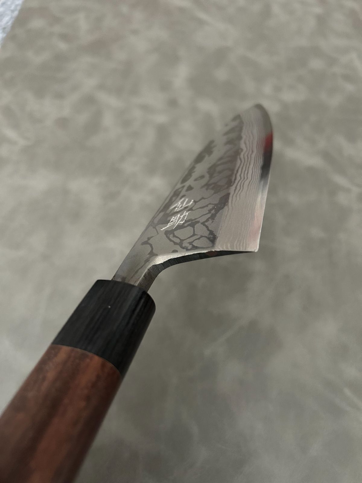 仙助 包丁 出刃 ダマスカス 安来鋼青紙2号 165mm 紫檀シノギ柄 1