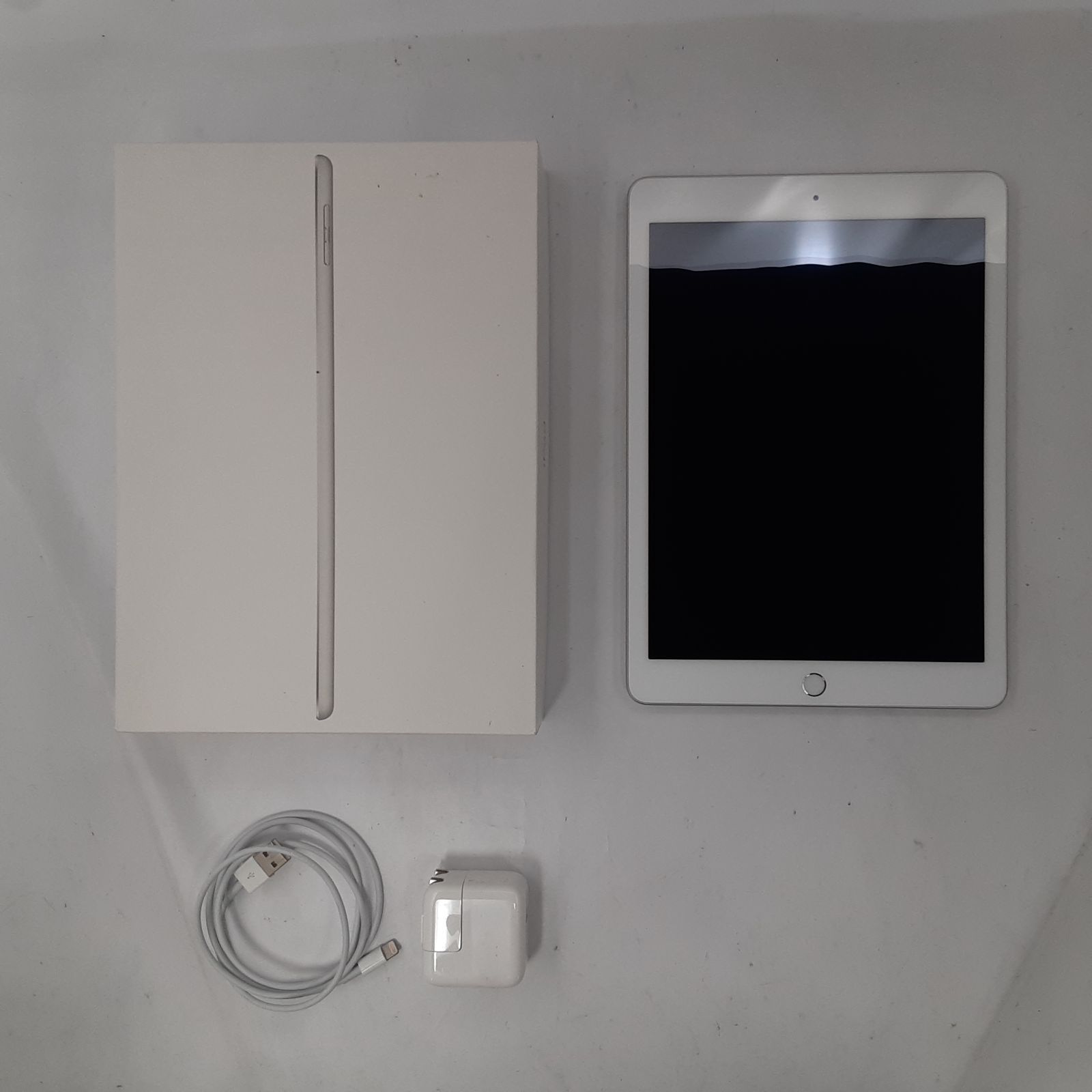 ☆ジャンク/一部動作確認済み☆Apple iPad 第5世代 Wi-Fi 32GB MP2G2J