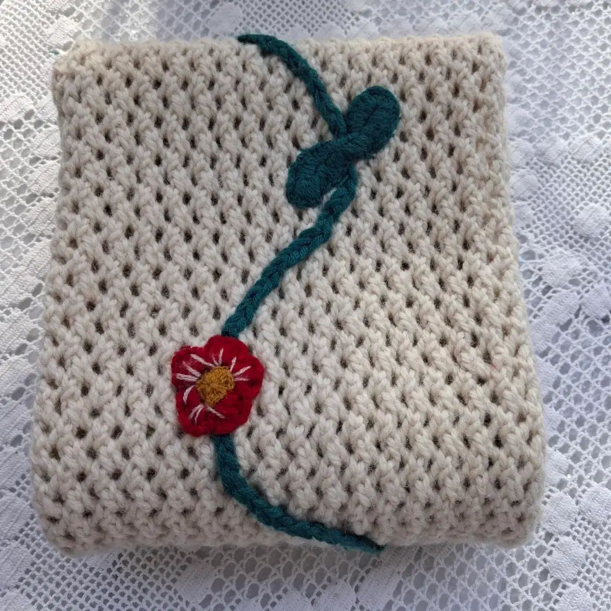 ハンドメイド 編み花柄 マフラー - メルカリ