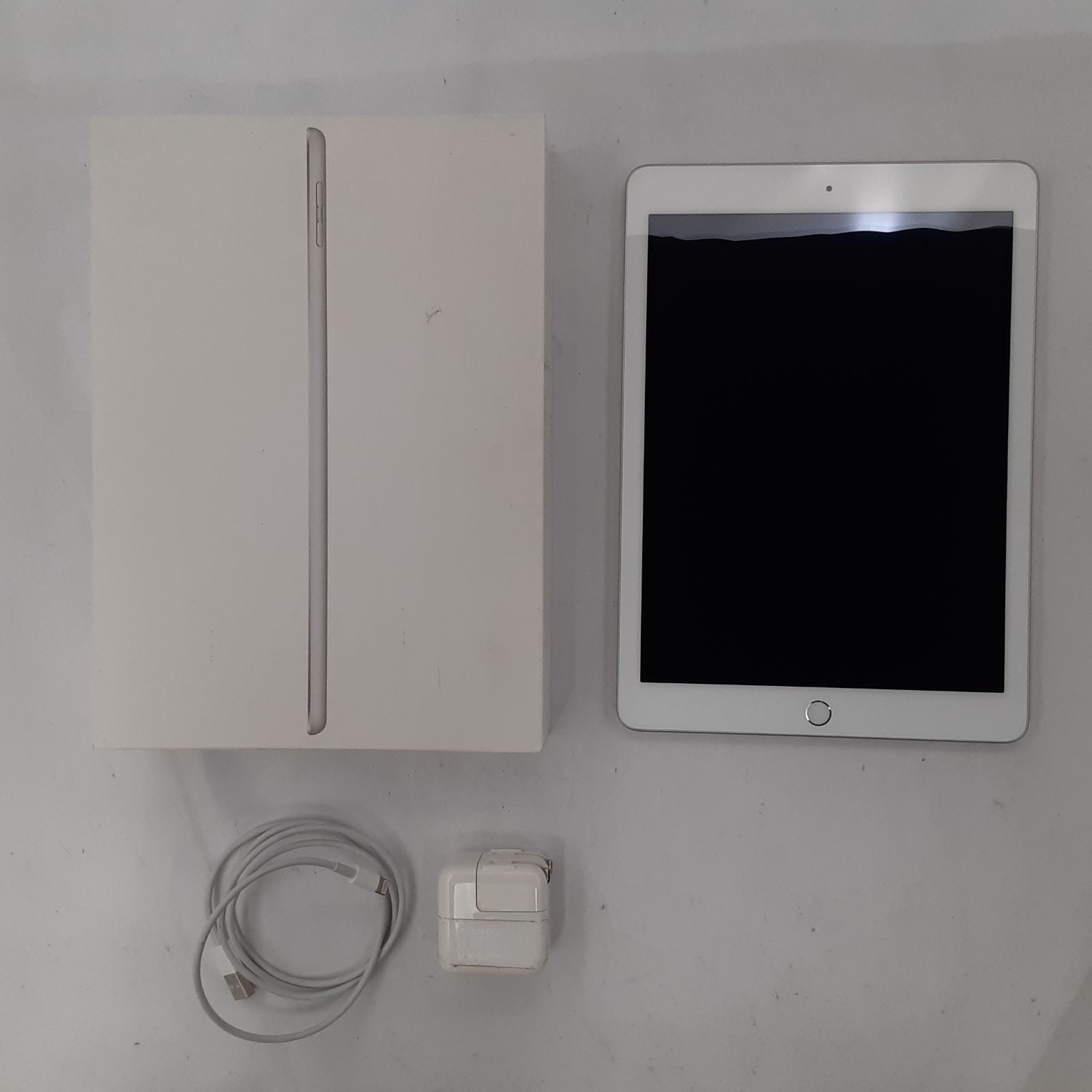☆ジャンク/一部動作確認済み☆Apple iPad 第5世代 Wi-Fi 32GB MP2G2J
