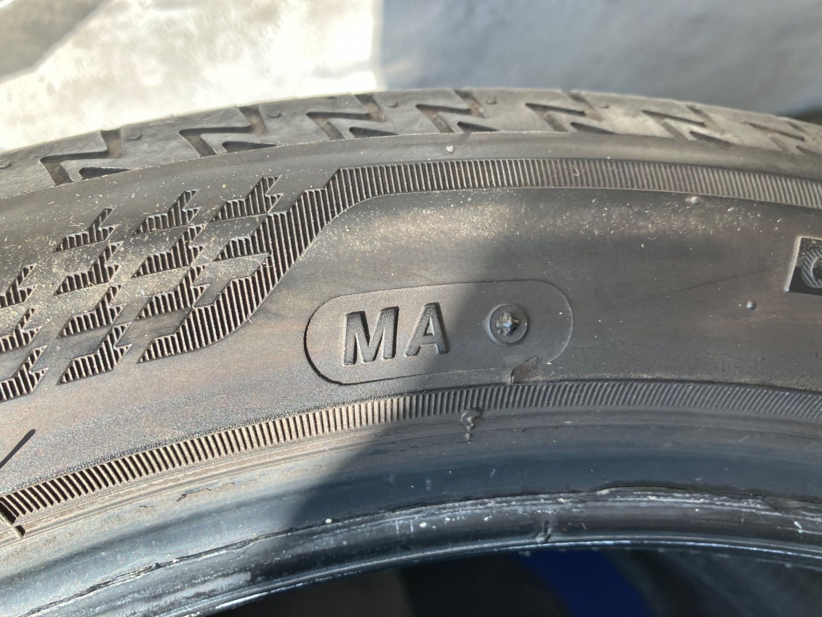 ウサたろー／確認用 サマータイヤ・ノーマルタイヤ [送料込み] 傷あり 215/45R18 89W 2023