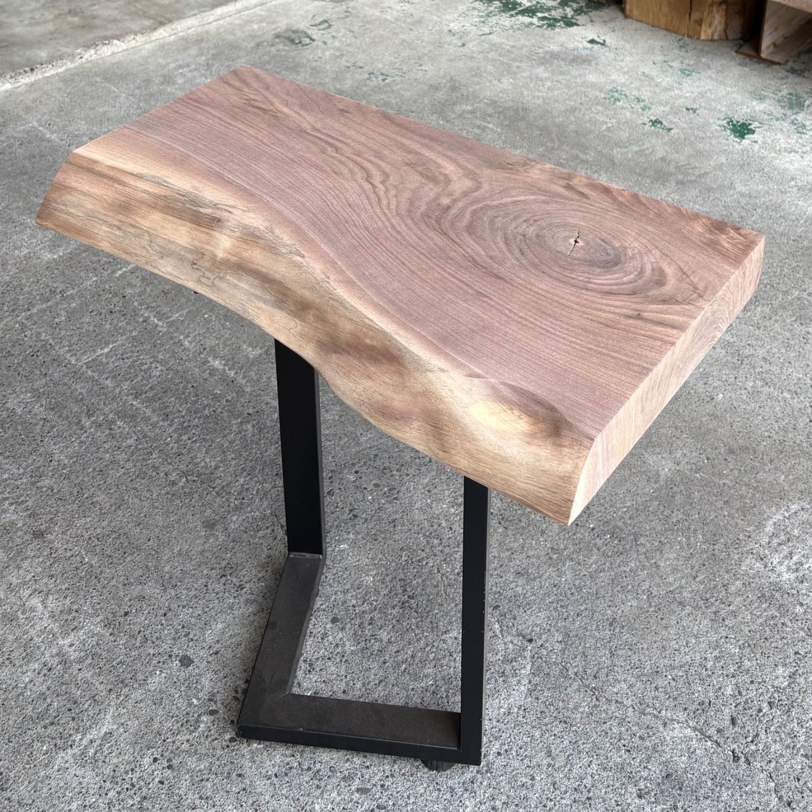 ウォールナット無垢材 サイドテーブル（伝統工法・手作り