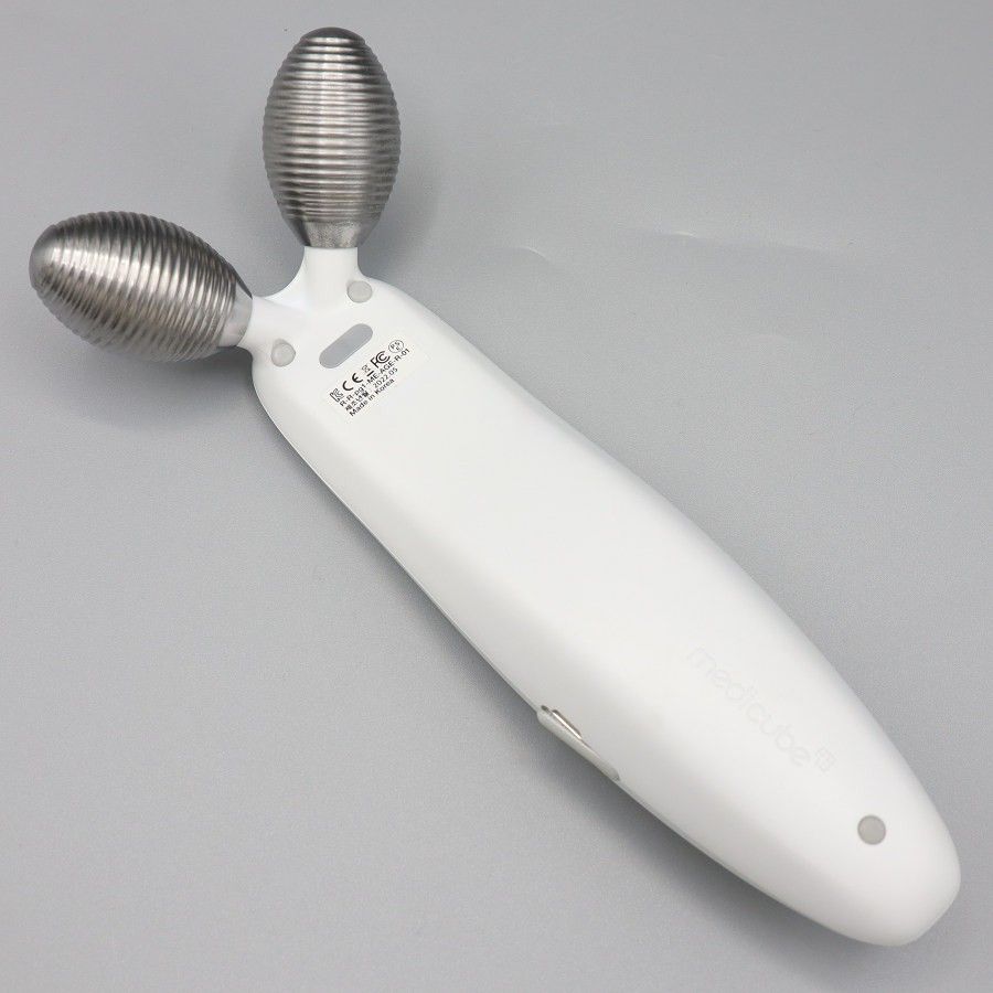 美品】MEDICUBE AGE-R ME-AGE-R-01 EMS美顔器 ダーマショット メディ