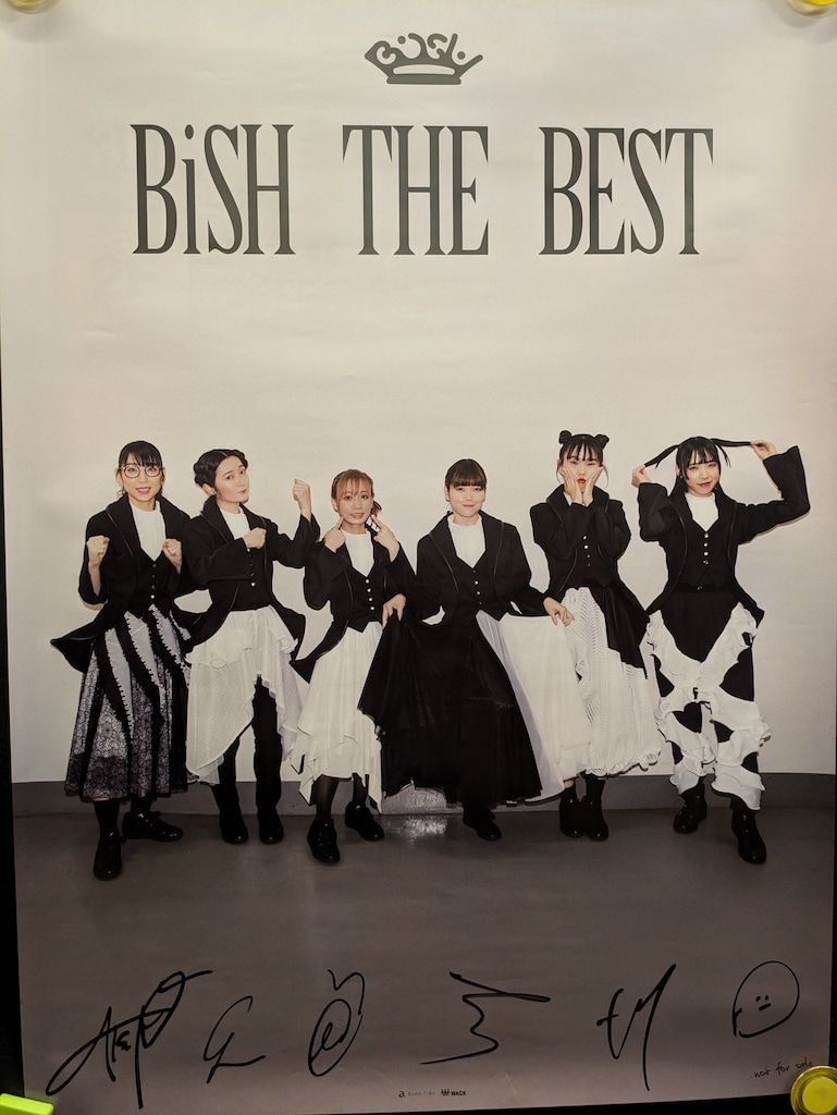 BiSH 全員直筆サイン入り　メモリアル　ポスター BiSH THE BEST BiSH メンバー全員直筆サイン入りポスター B2 - メルカリ