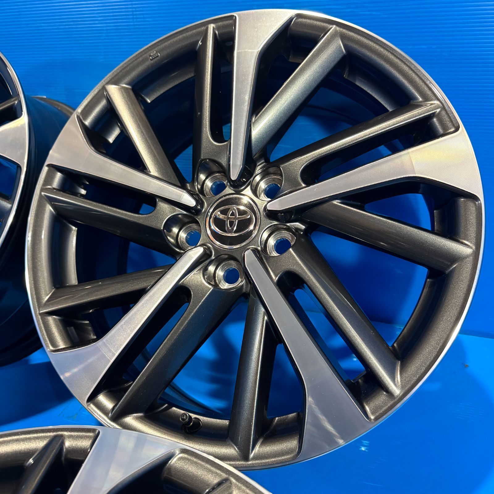 新車外し】カローラクロス Z 純正 18インチ 7J +40 PCD114.3 4本 納車