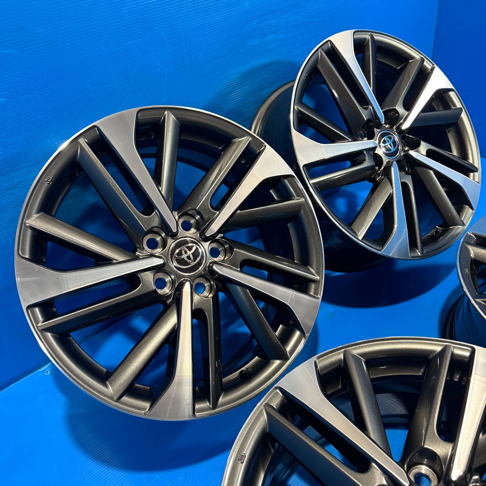 新車外し】カローラクロス Z 純正 18インチ 7J +40 PCD114.3 4本 納車