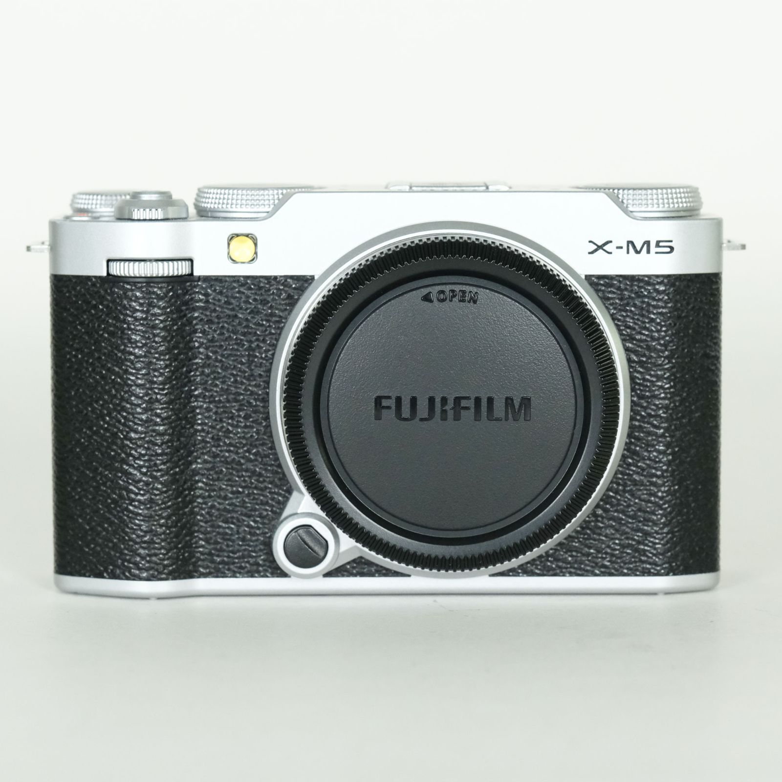 美品 | シャッター数4,260回｜カメラグリップ付] FUJIFILM X-M5