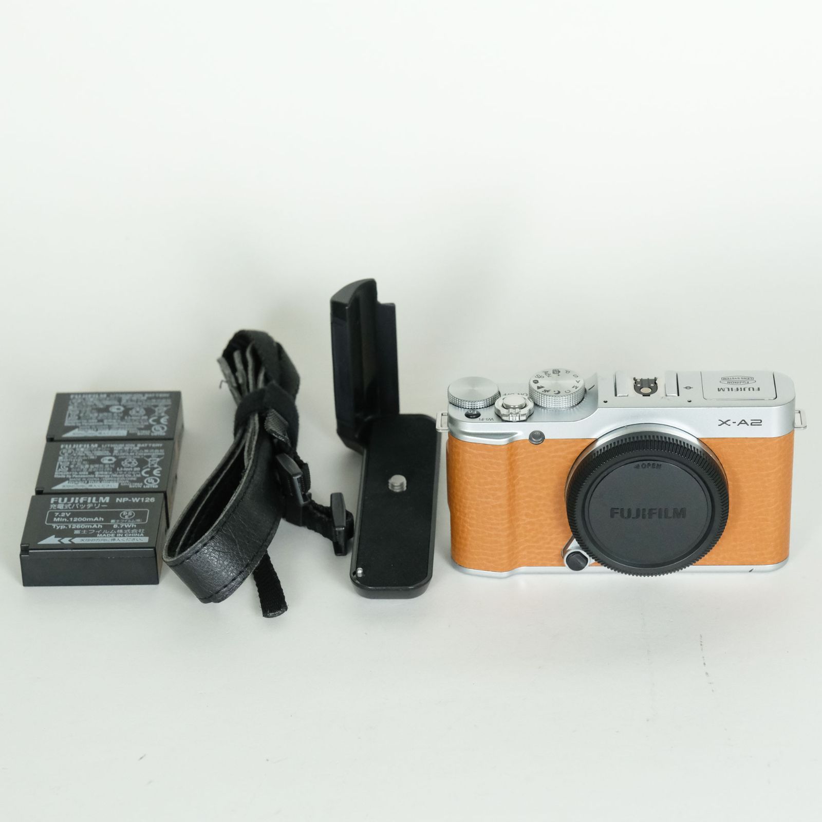 Fujifilm X-A2【レンズ付き】【バッテリー付き】 良品 | バッテリー4個・グリップ付] FUJIFILM X-A2 ボディ ブラウン