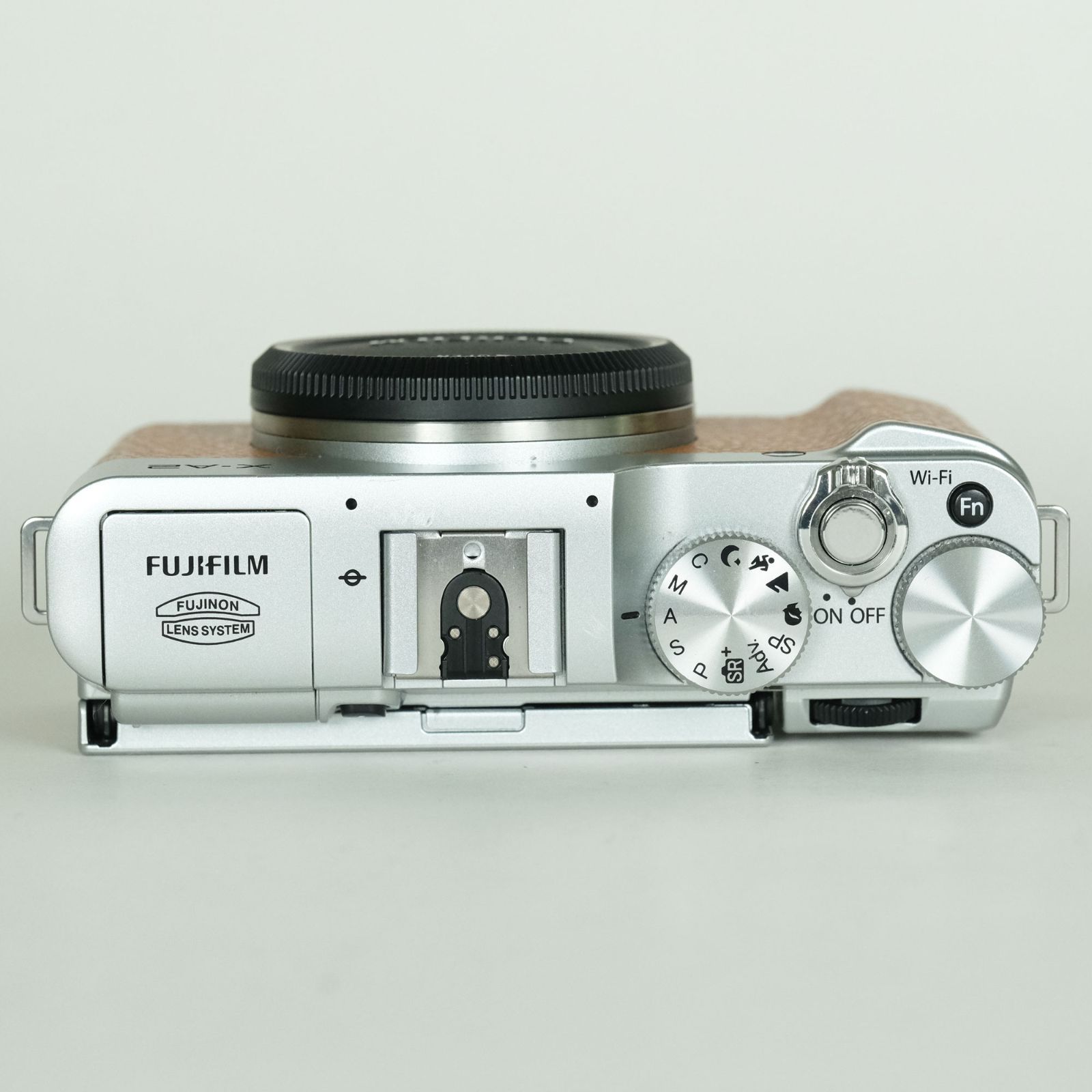 良品 | バッテリー4個・グリップ付] FUJIFILM X-A2 ボディ ブラウン