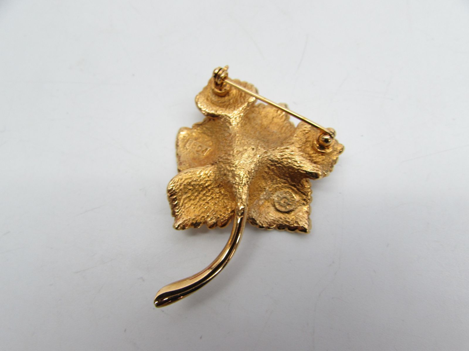 ビンテージ carven カルヴェン ブローチ ゴールド色 花 フェイクパール