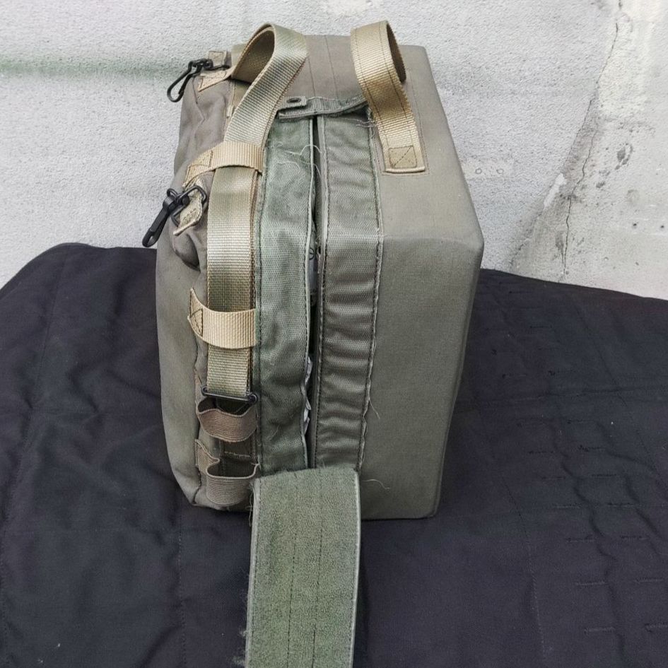 フランス軍実物 メディカルショルダーバック