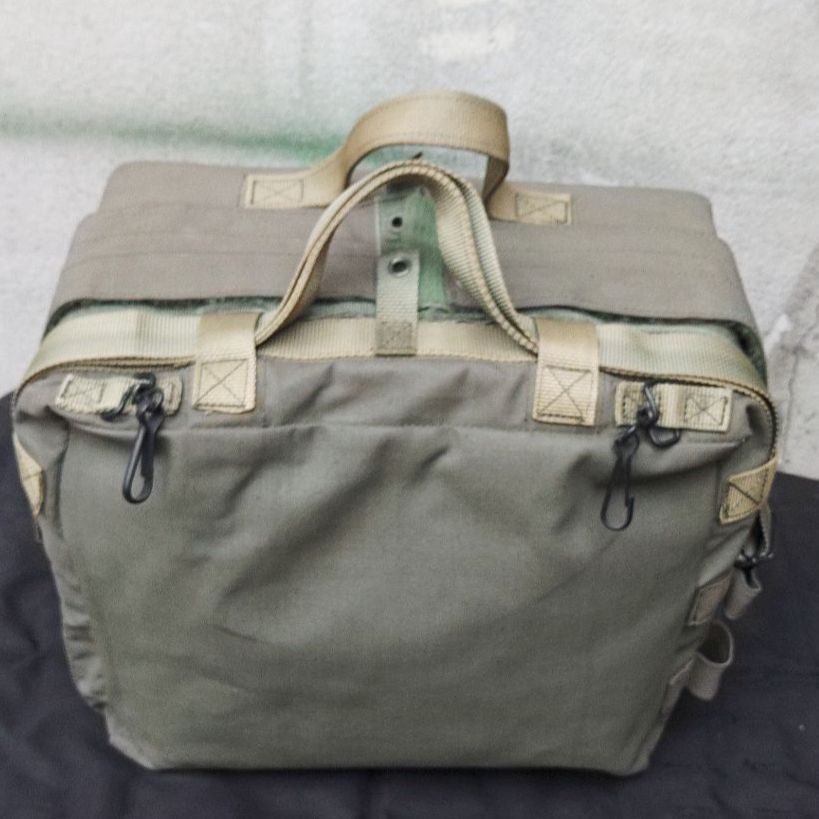 フランス軍実物 メディカルショルダーバック