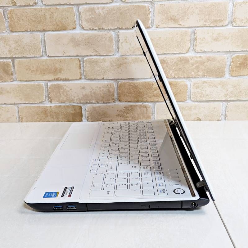 美品♪オフィス付き☆SSD256・メモリ8GB／Blu-ray☆初心者OK