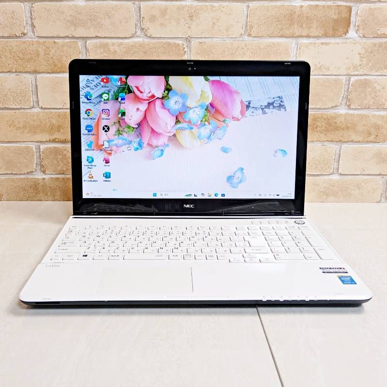 美品♪オフィス付き☆SSD256・メモリ8GB／Blu-ray☆初心者OK