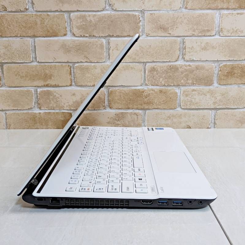 美品♪オフィス付き☆SSD256・メモリ8GB／Blu-ray☆初心者OK