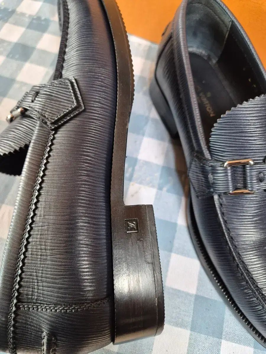 ルイヴィトン ブラック ローファー メンズ 靴 - メルカリ