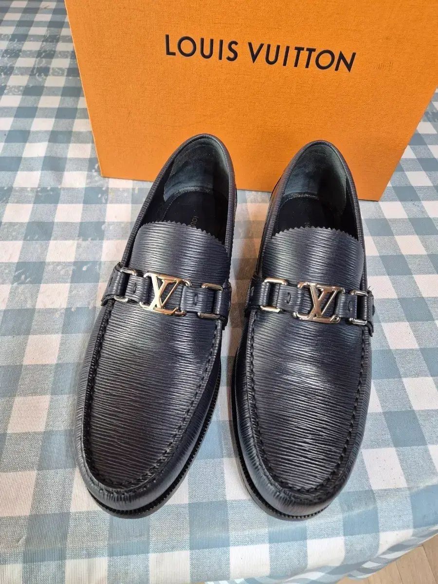 ルイヴィトン ブラック ローファー メンズ 靴 - メルカリ