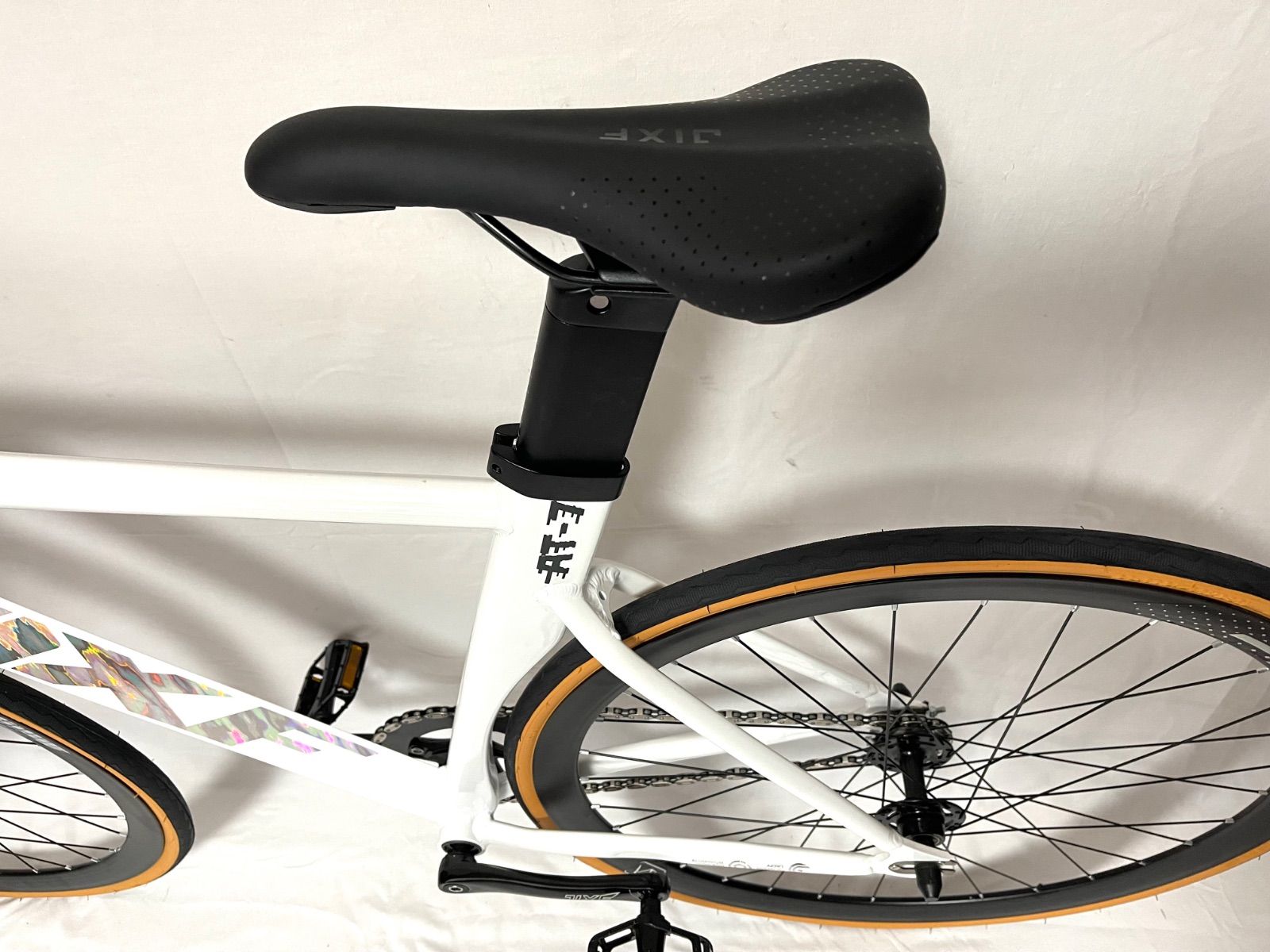 新品・未使用JIXFピストバイクFIXED GEARホワイトフロントブレーキ付 新品・未使用】送料無料 JIXF ピストバイクFIXED GEAR（死飛）AT-7 SFT